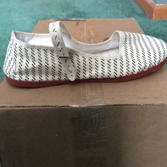 Shoes - Picture 2 of 3